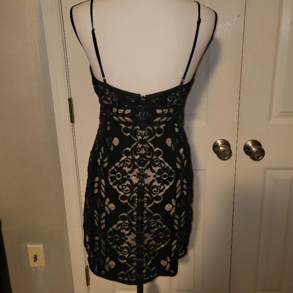 Gorgeous Saylor Velvet Black/Beige Above the Knee Mini Dress - Size Small - Picture 5 of 9